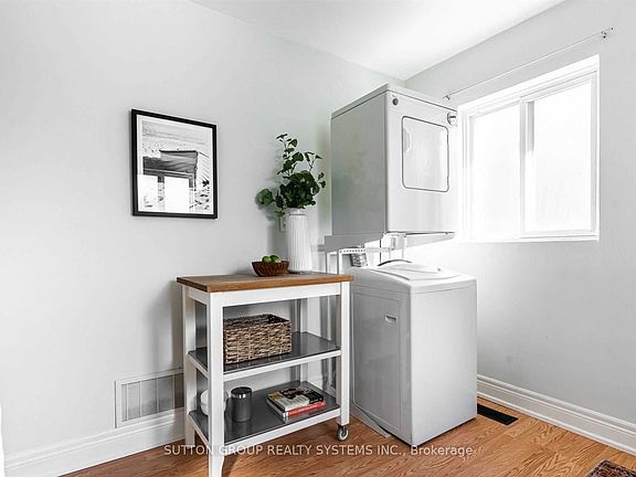 3rd image of 465 Ashdale Ave #3