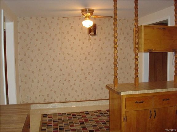 5th image of 204 S Huxley Dr