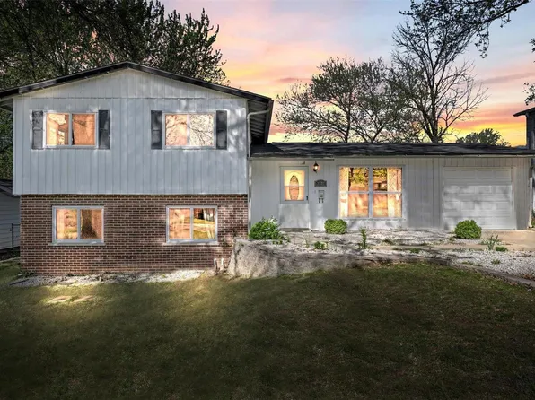 3221 Bristol Hall Dr, Bridgeton, MO 63044