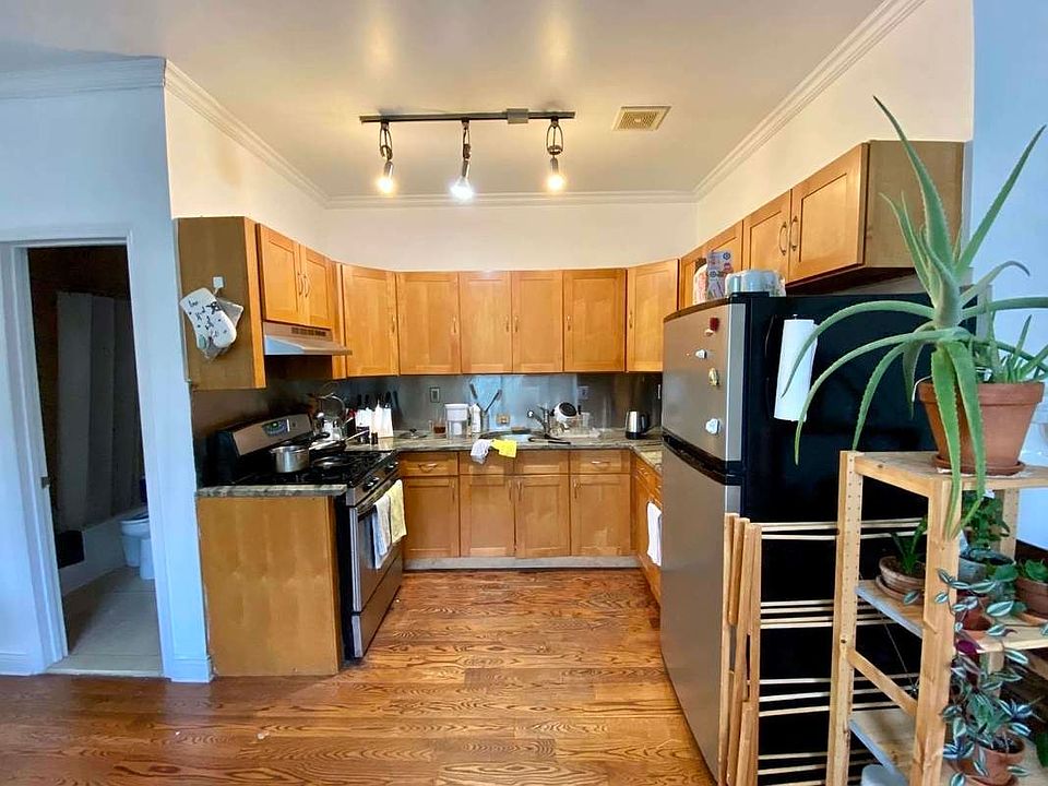 1st image of 20 Underhill Ave #2B