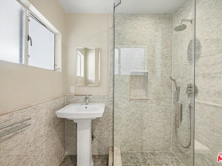 9512 Duxbury Ln — Photo 16