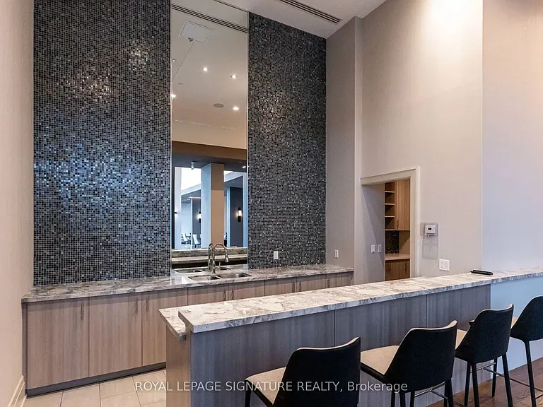 460 Adelaide St E #1706 — Photo 22