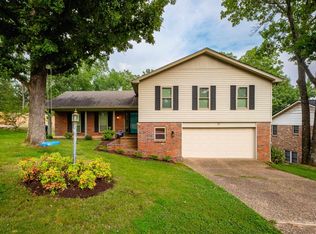 27 Crownpoint Rd, Little Rock, AR 72227