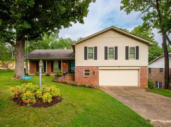 27 Crownpoint Rd, Little Rock, AR 72227