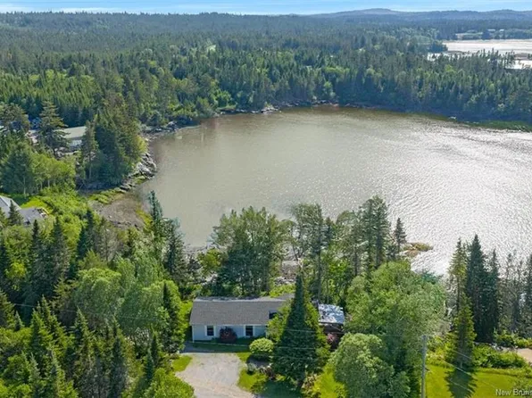 229 McCarthys Point Rd, Pennfield, NB E5J 1A7