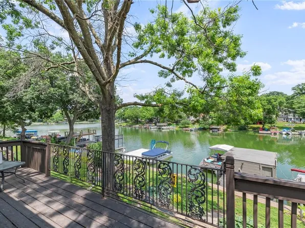 37 Beach Dr, Lake Tapawingo, MO 64015