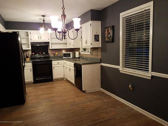 5th image of 7428 White Ash Dr