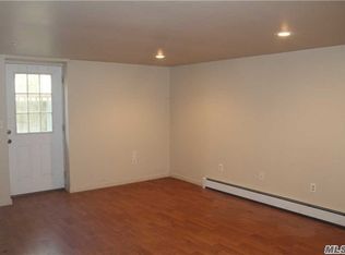 2 Pigeon Rd, Rocky Point, NY 11778