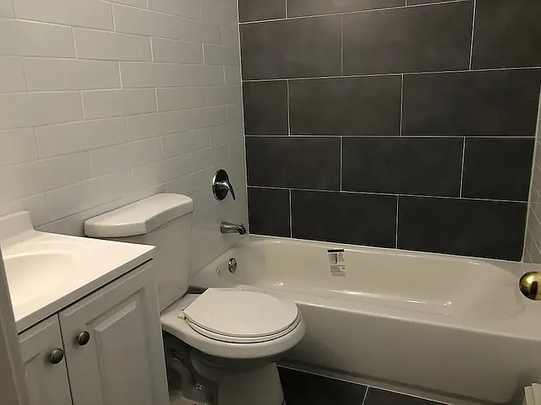 7622 Grand Central Pkwy #1L — Photo 6