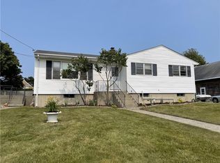 316 Mail Coach Rd, Portsmouth, RI 02871