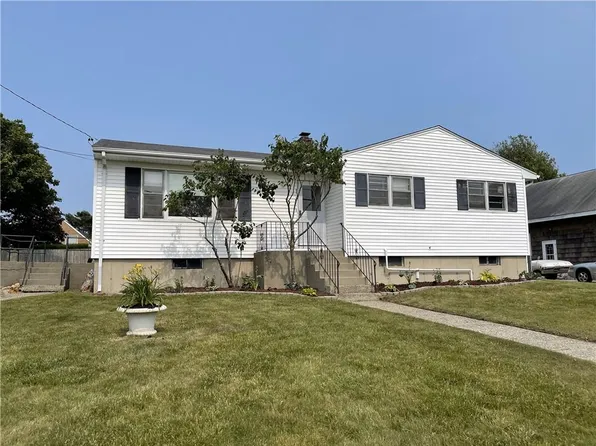 316 Mail Coach Rd, Portsmouth, RI 02871