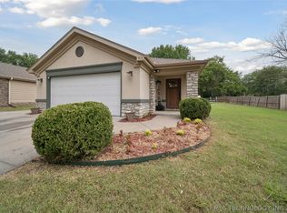 814 E Comet St, Claremore, OK 74017