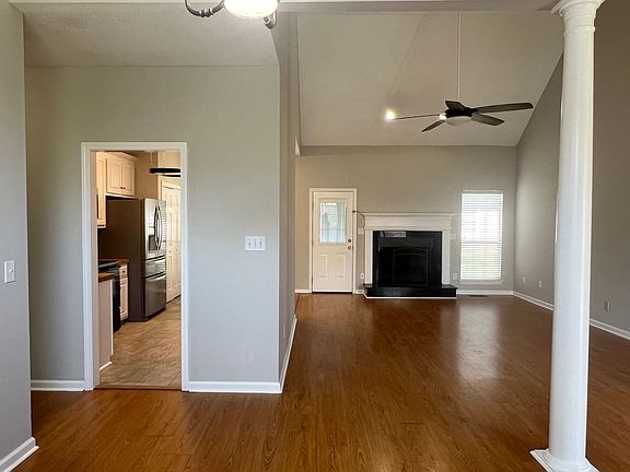 3rd image of 253 Chadwick Cir