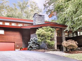 33 Cherry Tree Rd, Loudonville, NY 12211