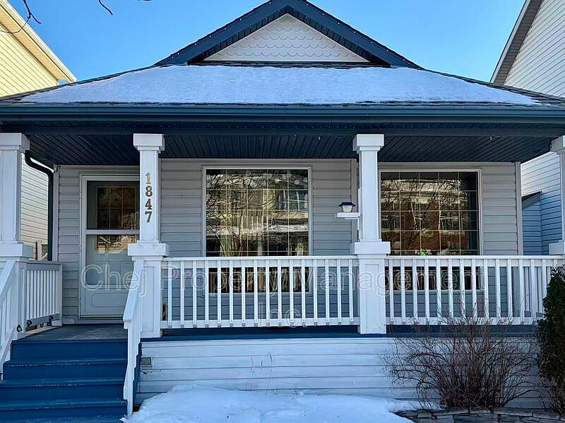 1st image of 1847 Tomlinson Cres NW