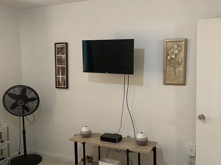 16790 NE 18th Ave #3 — Photo 3