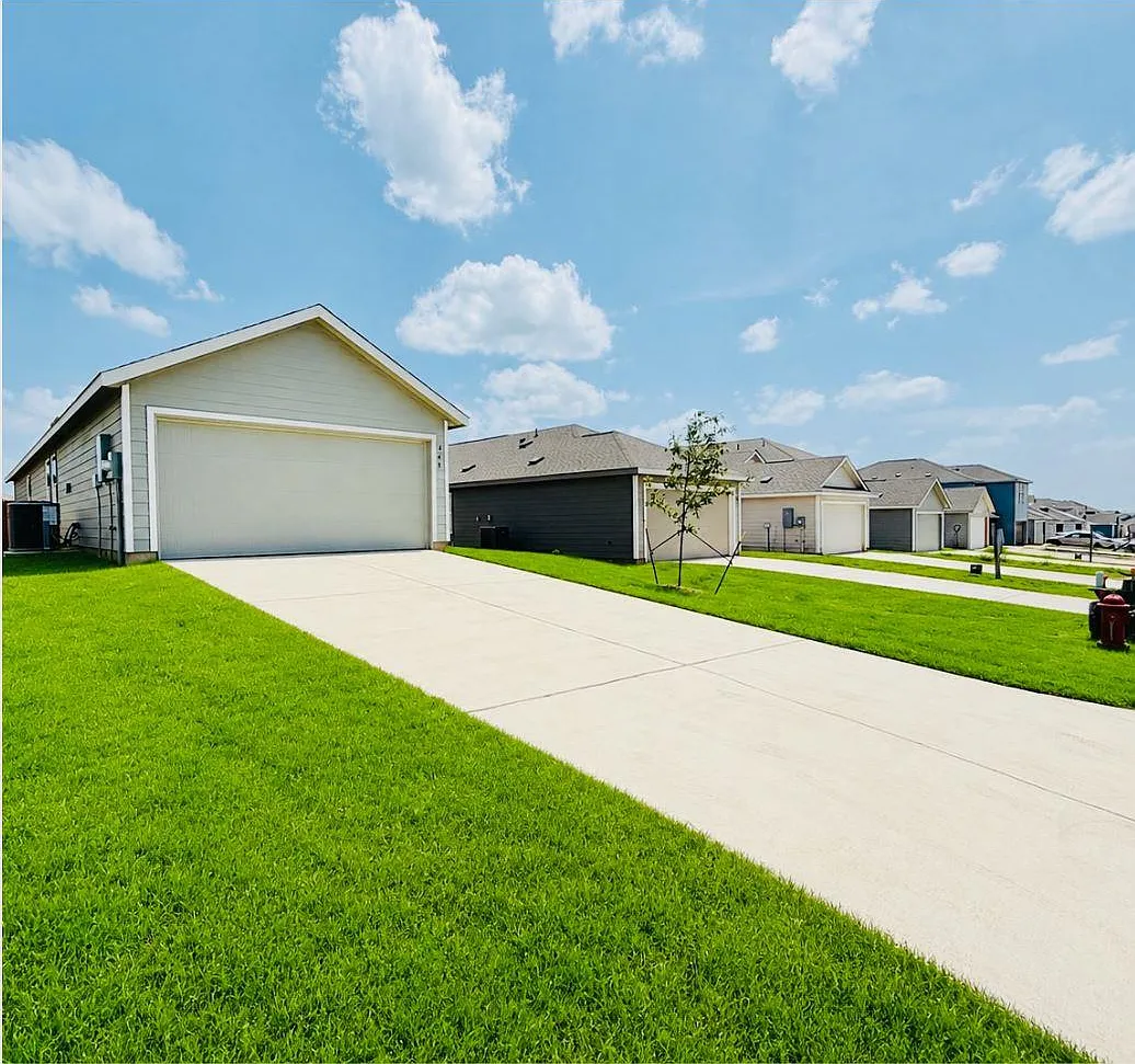 4 bed, 2.0 bath, 1483 sqft, $1,695 — Photo 1