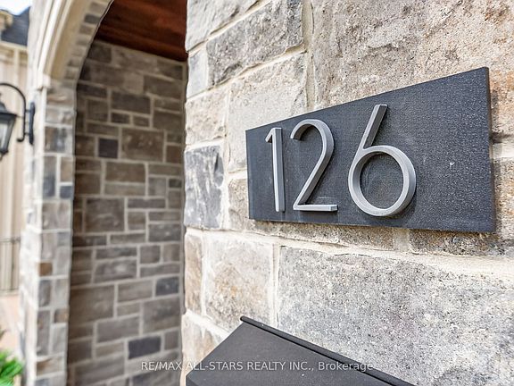 3rd image of 126 Hillview Rd