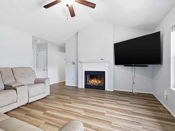 5th image of 2311 W Roxbury Street