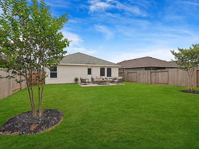 245 Douglas Hills Dr — Photo 4