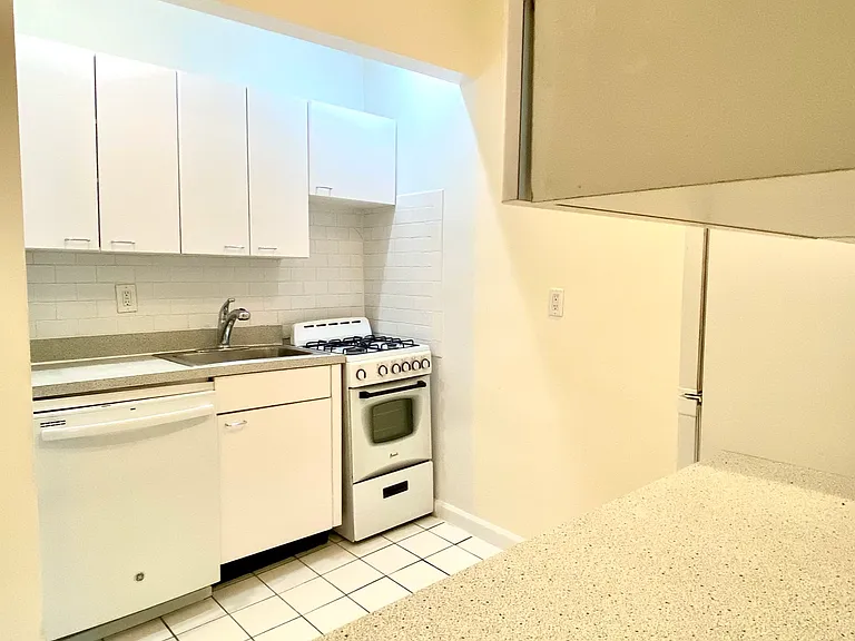 431 E 83rd St #4D — Photo 4