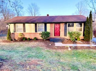 127 Farmdale Dr, Madison Heights, VA 24572
