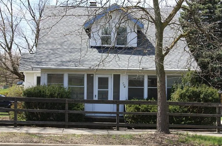 770 S Maple Rd photo 1