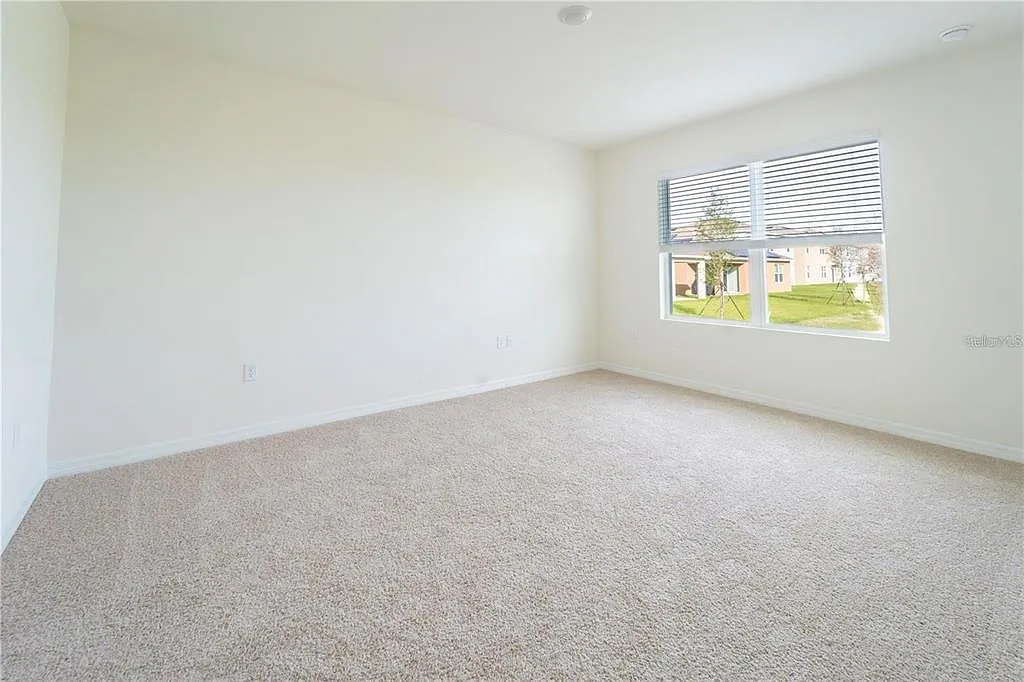 4 bed, 2.0 bath, 1867 sqft, $2,300 — Photo 4