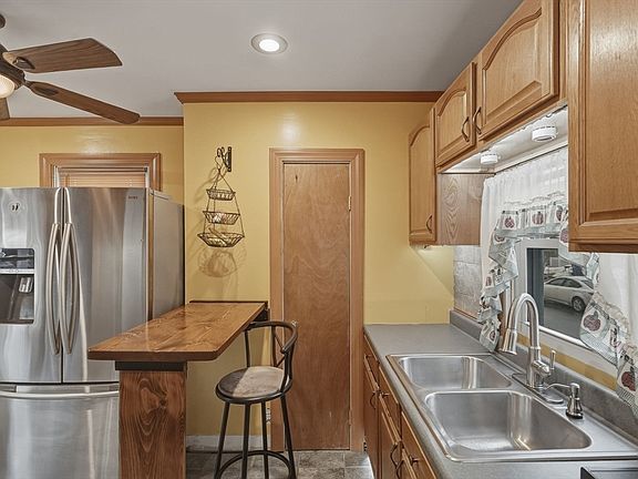 5th image of 145 Hillman St