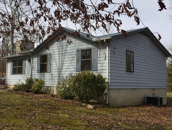 3rd image of 215 Scarlett Dr