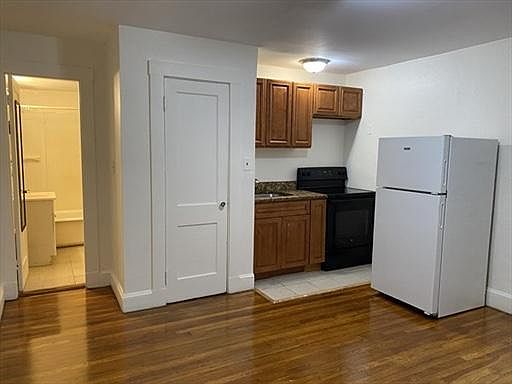 3rd image of 100 Washington St APT 23