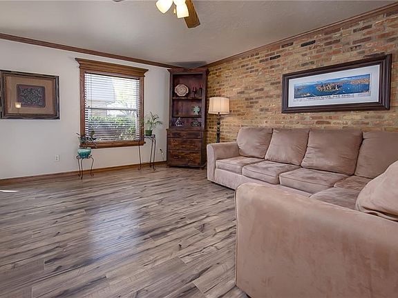 4th image of 3329 Brookhollow Ct
