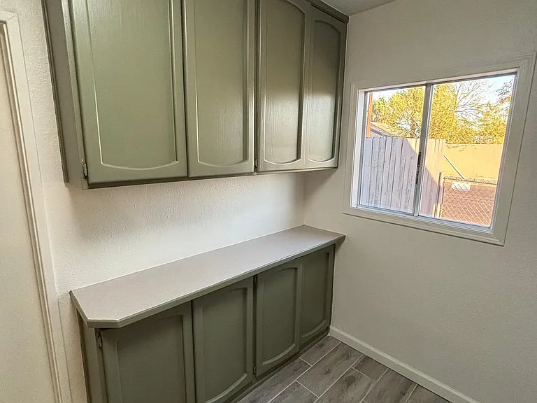 1461 S 6th Ave — Photo 10