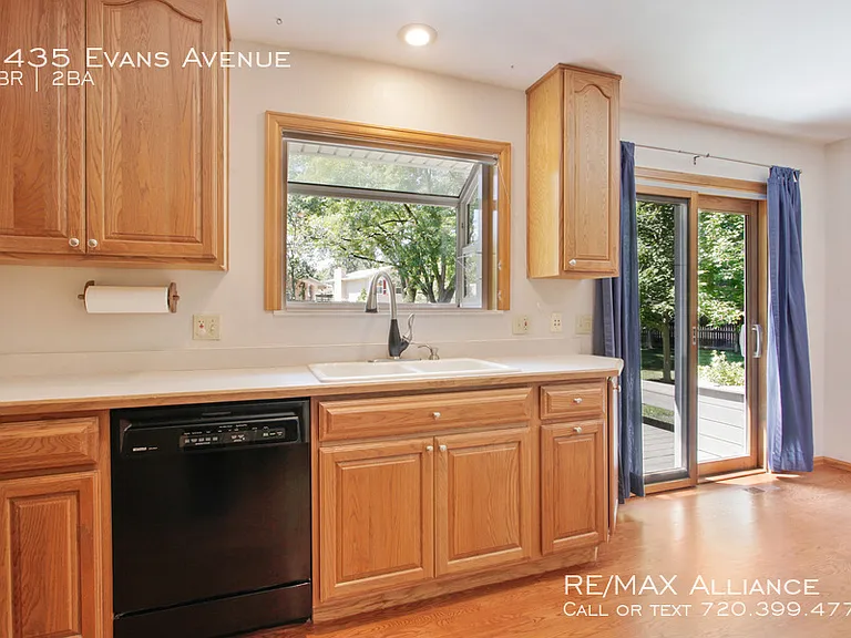 2435 Evans Ave — Photo 9