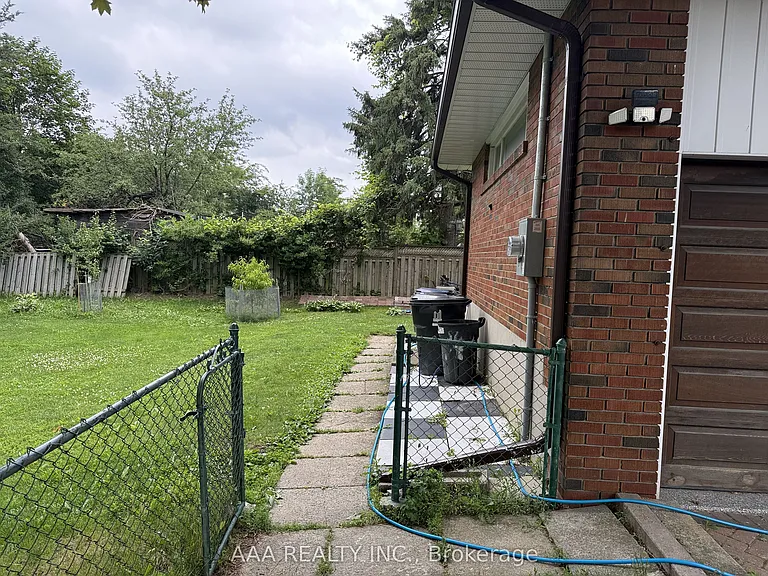 27 Kingsview Blvd #1 — Photo 3