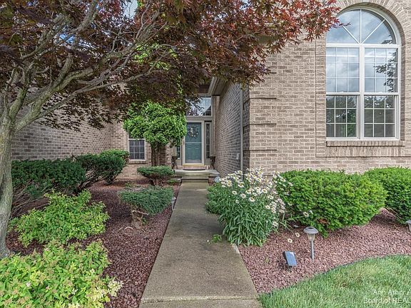 2nd image of 4823 Sawgrass Dr W