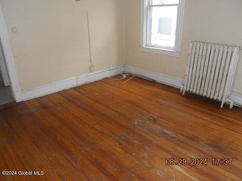 4th image of 284 Morton Avenue