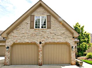 11 Tartan Ridge Rd, Burr Ridge, IL 60527