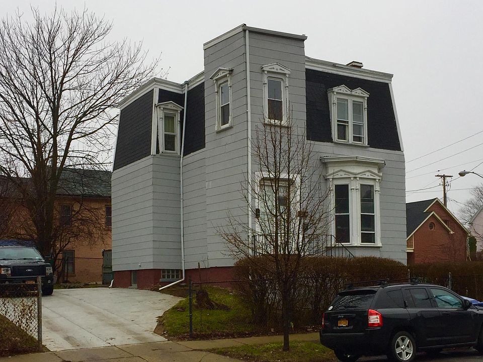 1st image of 242 Carolina St Room 1