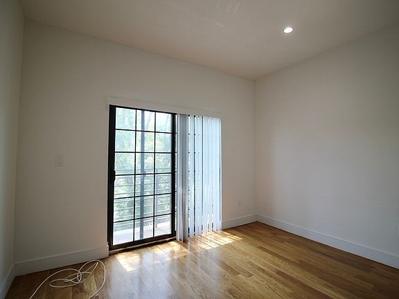 4th image of 143 Woodbine St #3A