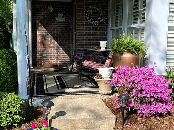 10528 Eagle Pines Ln, Louisville, KY 40223