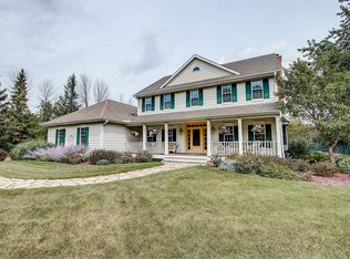 2220 W Sunnydale Ln, Mequon, WI 53092