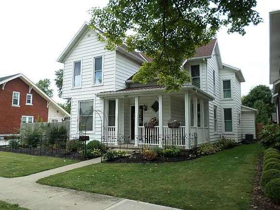 2nd image of 827 S Main Ave