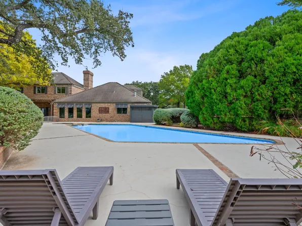 27030 Masters Pkwy, Spicewood, TX 78669