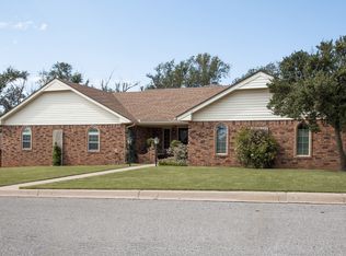 1218 Trenton Rd, Clinton, OK 73601