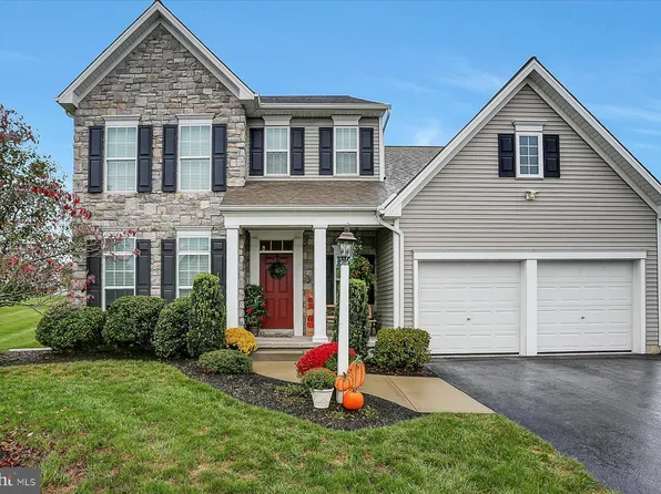 7044 Woodsman Dr, Harrisburg, PA 17111