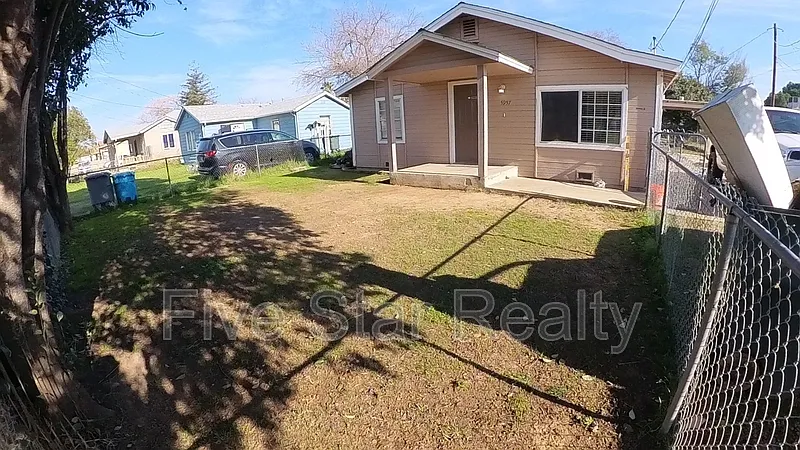 3 bed, 2.0 bath, 1120 sqft, $1,950 — Photo 2