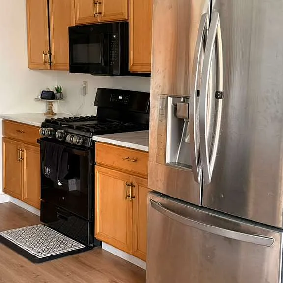 KITCHEN STOVE, MICROWAVE AND FRIDGE