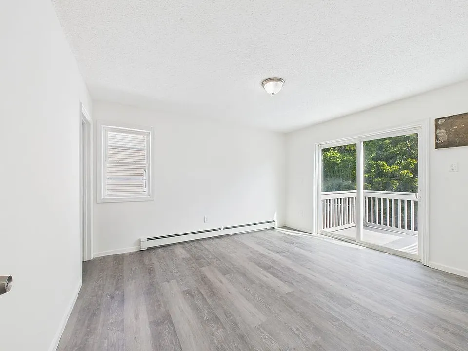 25 Dewitt St #2