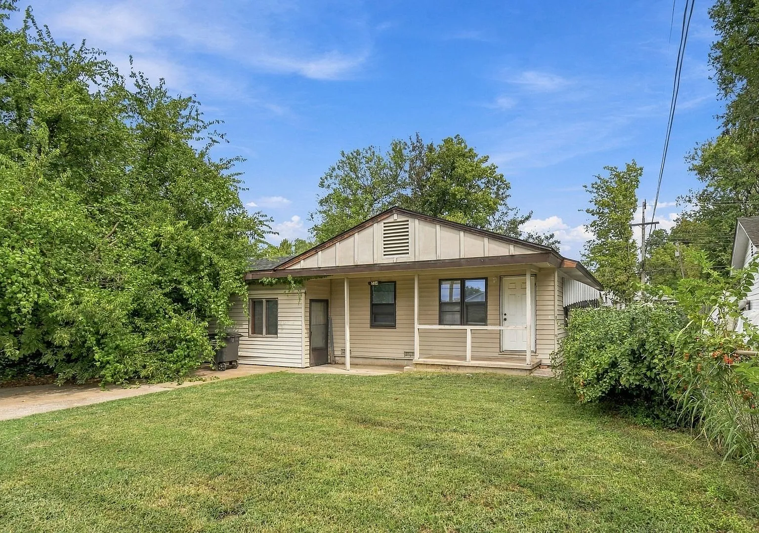 Charming 2-Bedroom Home in Bartlesville! — Photo 2